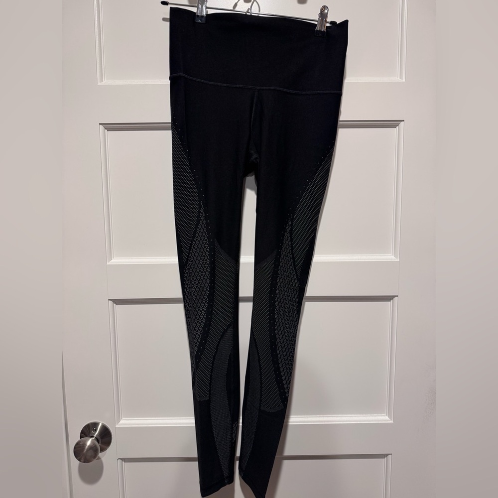 NEVER WORN - Lululemon Black Leggings